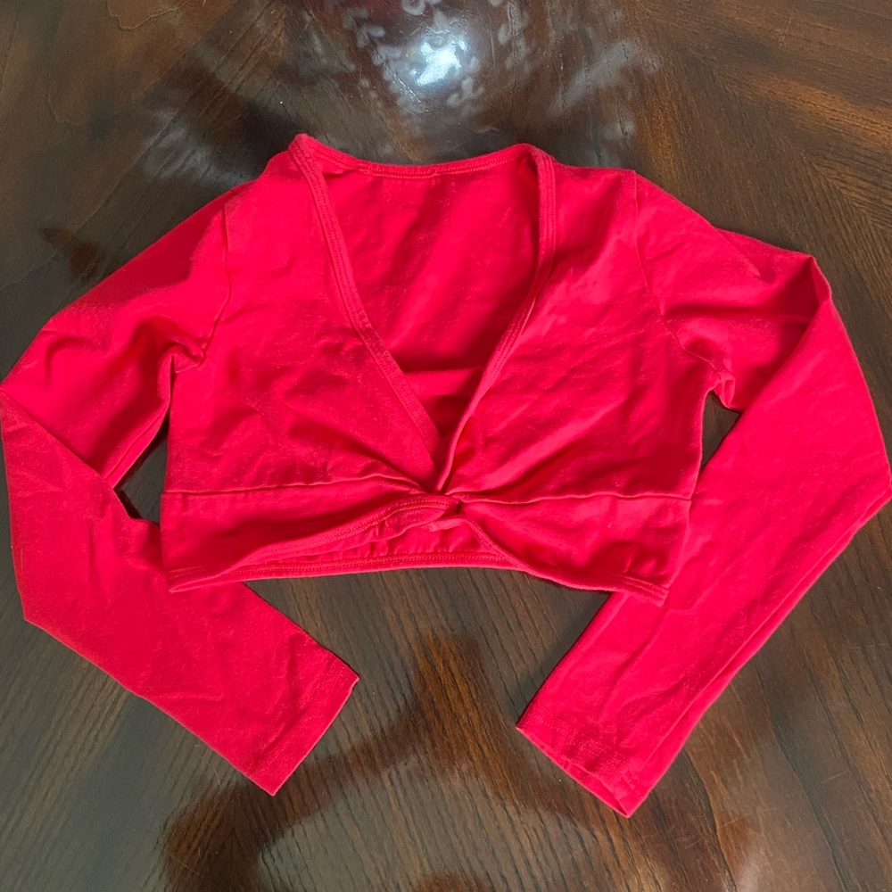 RED LONG SLEEVE TWIST TOP!! ❤️